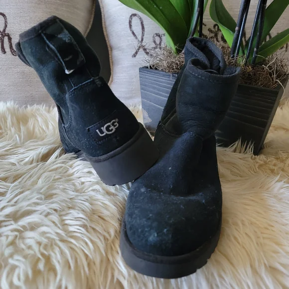 UGG Black Winter Boots - Picture 11 of 12